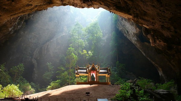 Phraya Nakhon Cave in Khao Sam Roi Yot National Park, Changwat Prachuap Khiri Khan, Thailand. Photo by Niels Mickers.