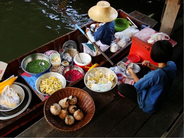 Taling Chan Floating Market in Taling Chan District, Bangkok, Thailand. Photo by Globe Trotter.