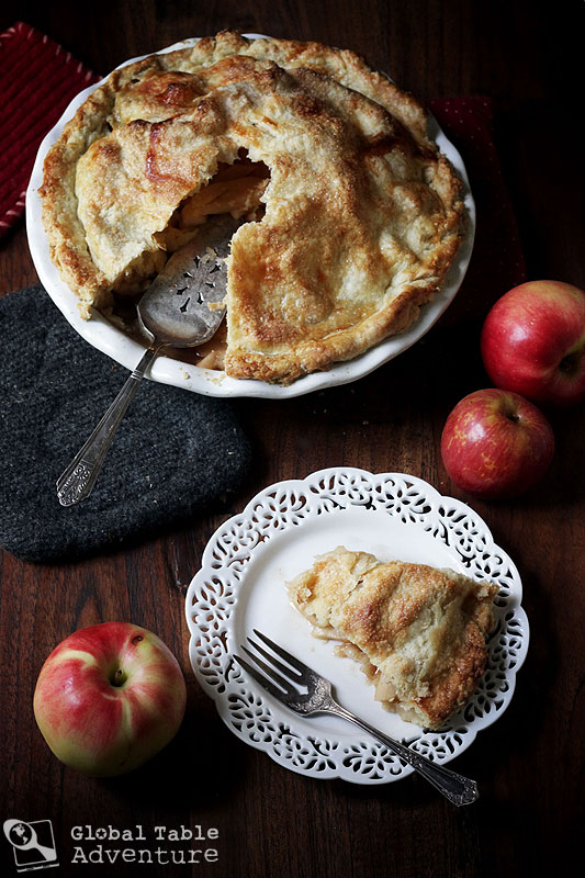 Around the world with apples: 10 recipes to welcome autumn >> All-American Apple Pie