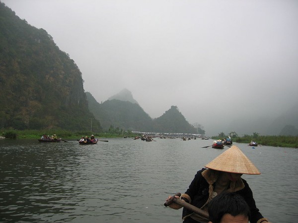 Ngo Dong River, Way to the Tam Coc caves. Photo by Juliana Ng.