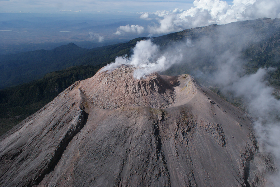 "Volcan de Colima Sept 2009" by Universidad de Colima - http://www.ucol.mx. Licensed under GFDL via Wikimedia Commons - https://commons.wikimedia.org/wiki/File:Volcan_de_Colima_Sept_2009.JPG#/media/File:Volcan_de_Colima_Sept_2009.JPG