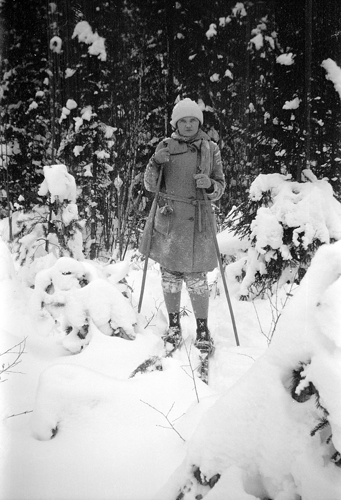 "A lady on skis in Gysinge, Gästrikland, Sweden (8494829054)" by Swedish National Heritage Board from Sweden - A lady on skis in Gysinge, Gästrikland, Sweden. Licensed under Public Domain via Wikimedia Commons - https://commons.wikimedia.org/wiki/File:A_lady_on_skis_in_Gysinge,_G%C3%A4strikland,_Sweden_(8494829054).jpg#/media/File:A_lady_on_skis_in_Gysinge,_G%C3%A4strikland,_Sweden_(8494829054).jpg