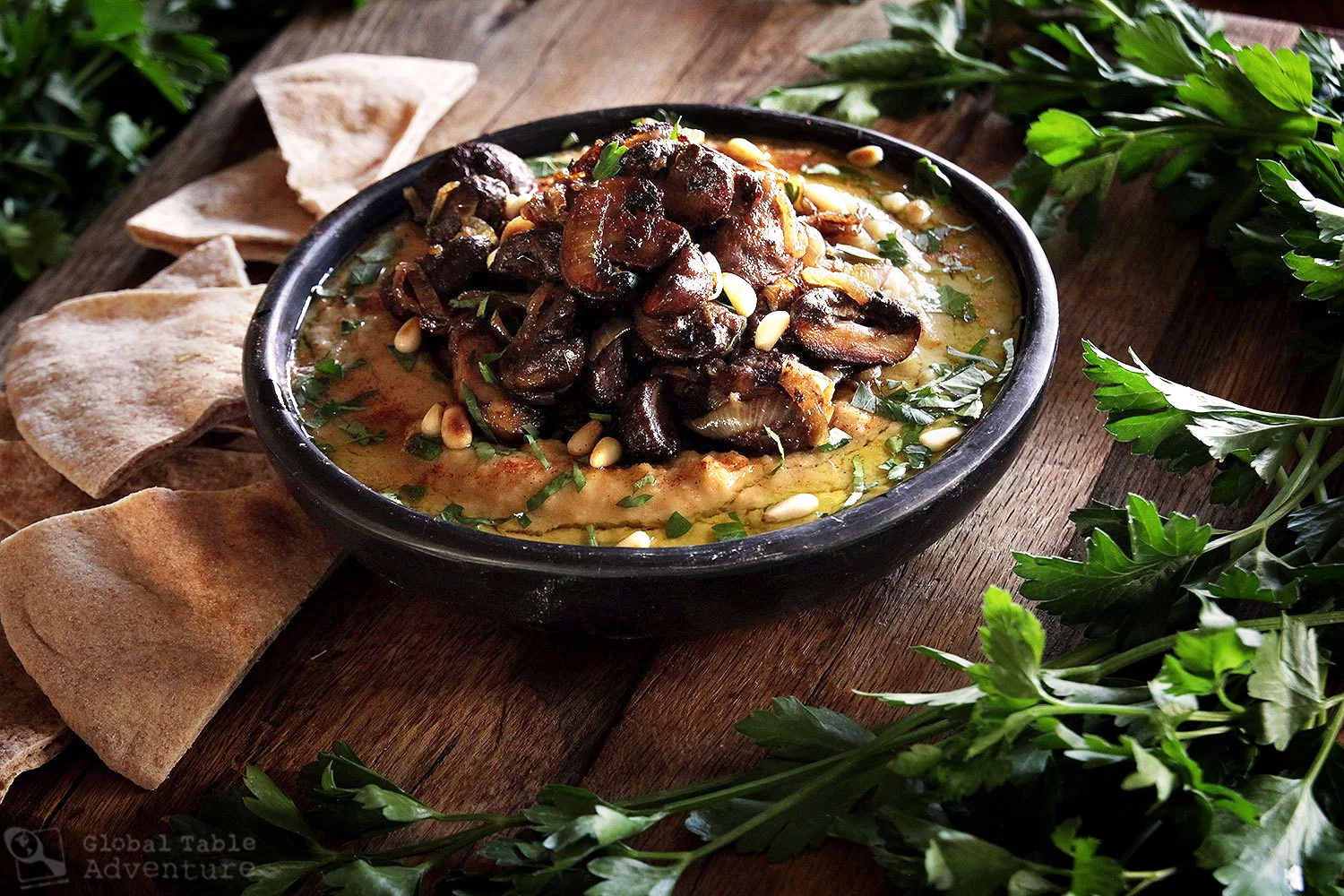 Recipe for hot hummus with caramelized onion and mushroom